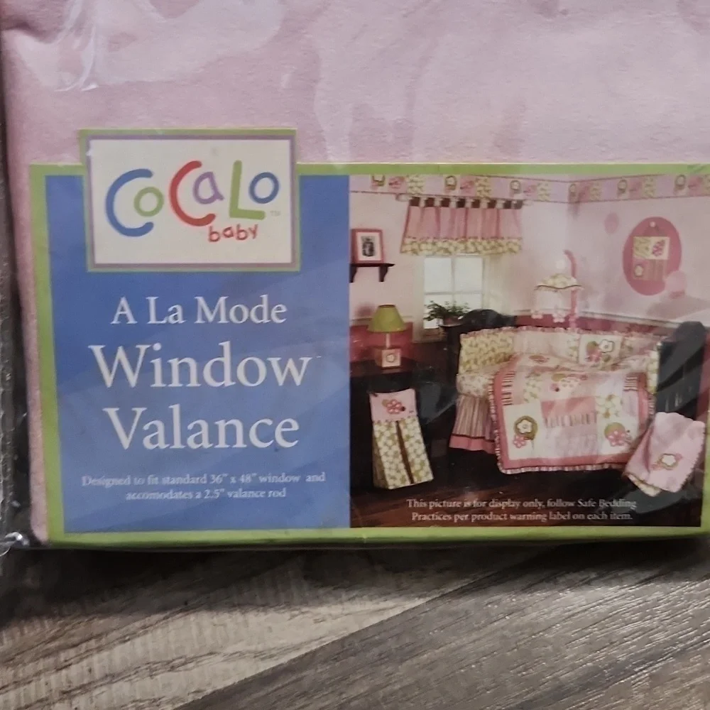 Cocalo Baby pink mode valance
